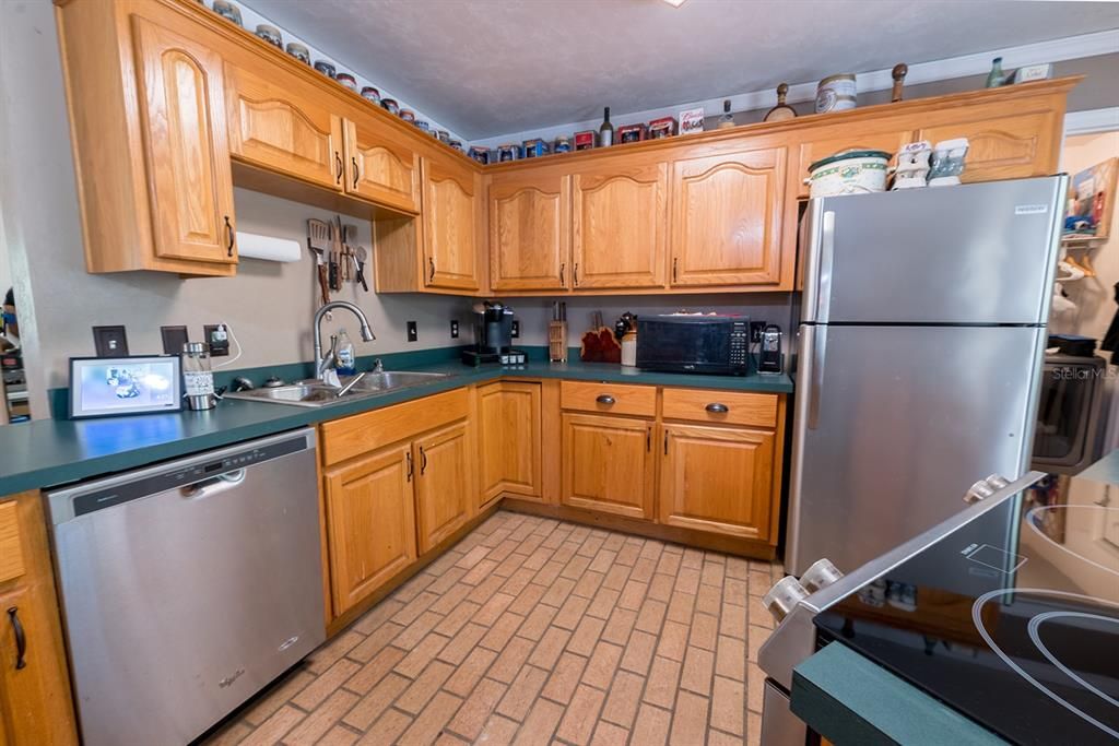 For Sale: $417,000 (3 beds, 2 baths, 1968 Square Feet)