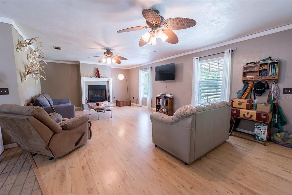 For Sale: $417,000 (3 beds, 2 baths, 1968 Square Feet)