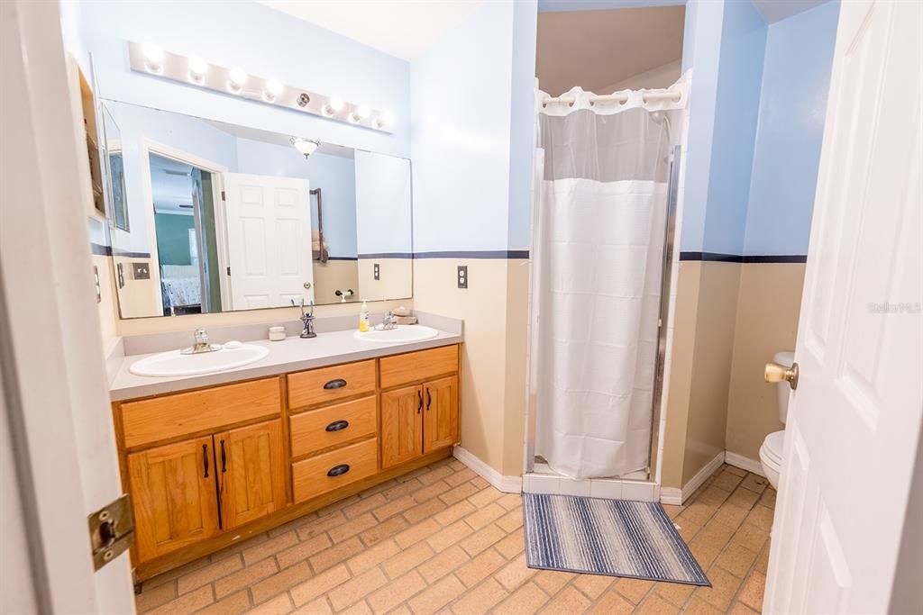 For Sale: $417,000 (3 beds, 2 baths, 1968 Square Feet)