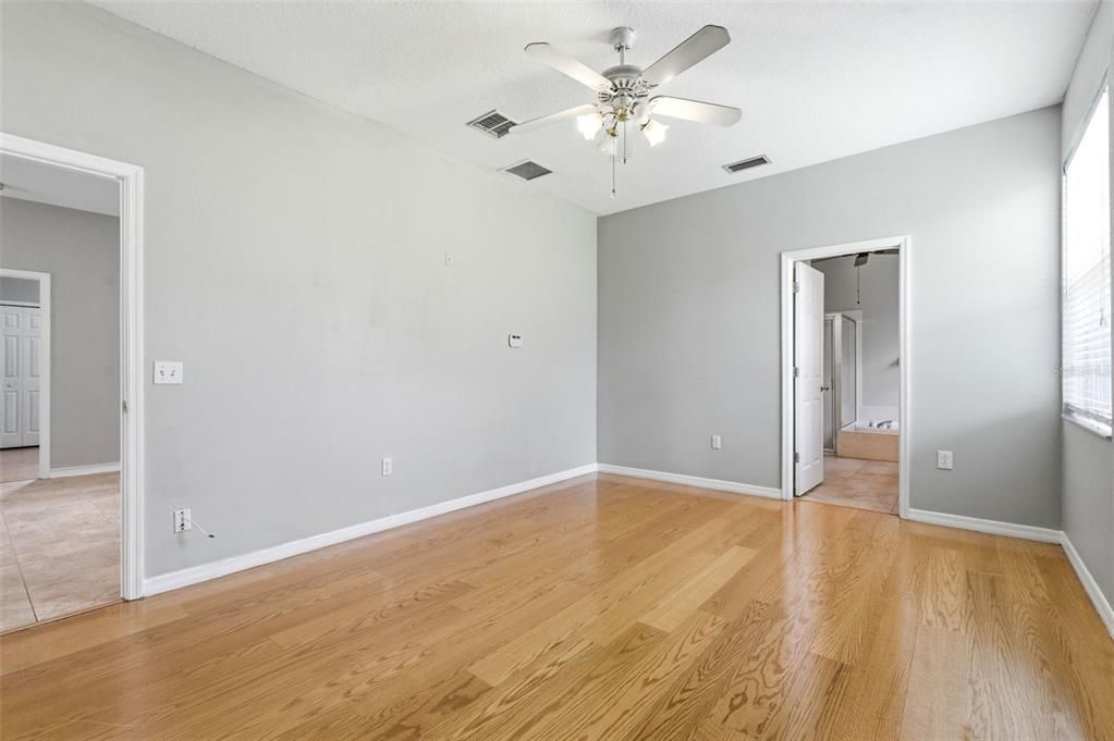 En Venta: $599,900 (6 camas, 3 baños, 2508 Pies cuadrados)