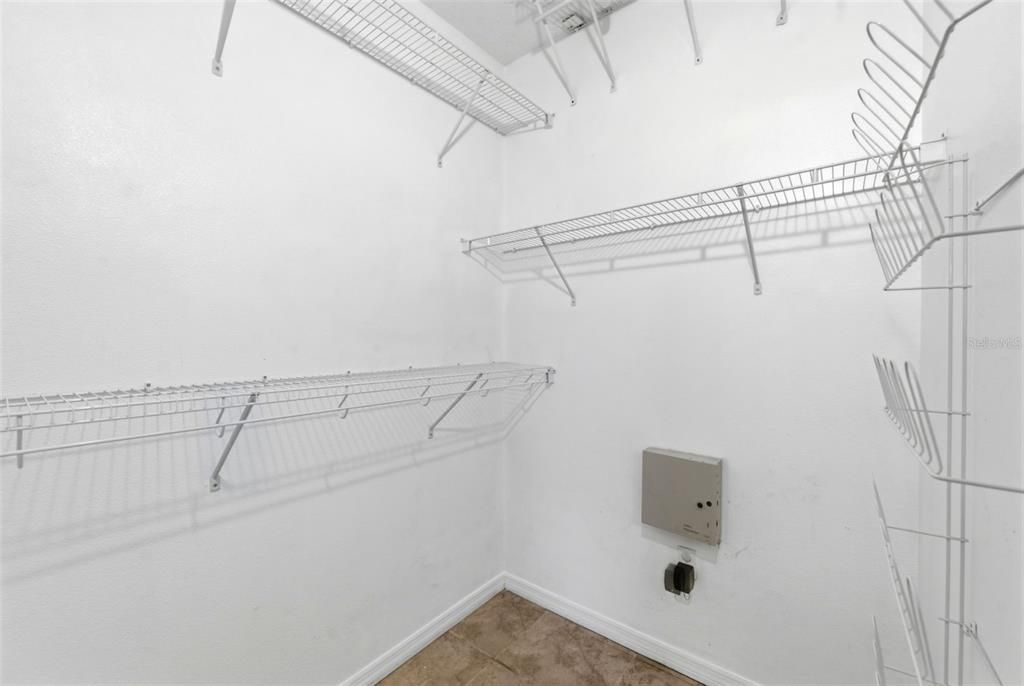 En Venta: $599,900 (6 camas, 3 baños, 2508 Pies cuadrados)