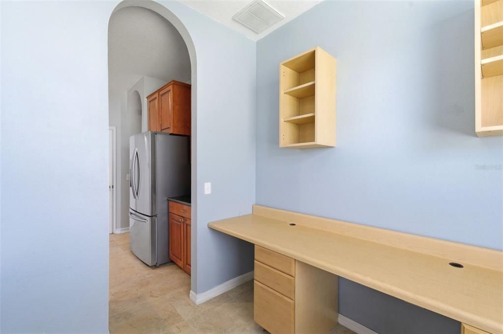 En Venta: $599,900 (6 camas, 3 baños, 2508 Pies cuadrados)