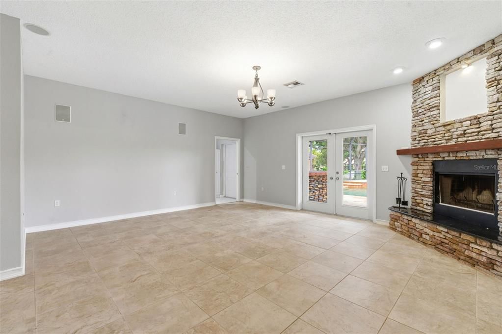 En Venta: $599,900 (6 camas, 3 baños, 2508 Pies cuadrados)