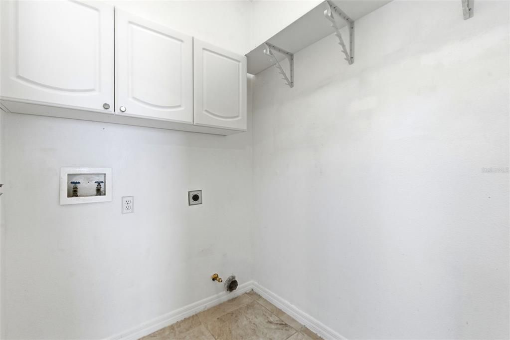En Venta: $599,900 (6 camas, 3 baños, 2508 Pies cuadrados)