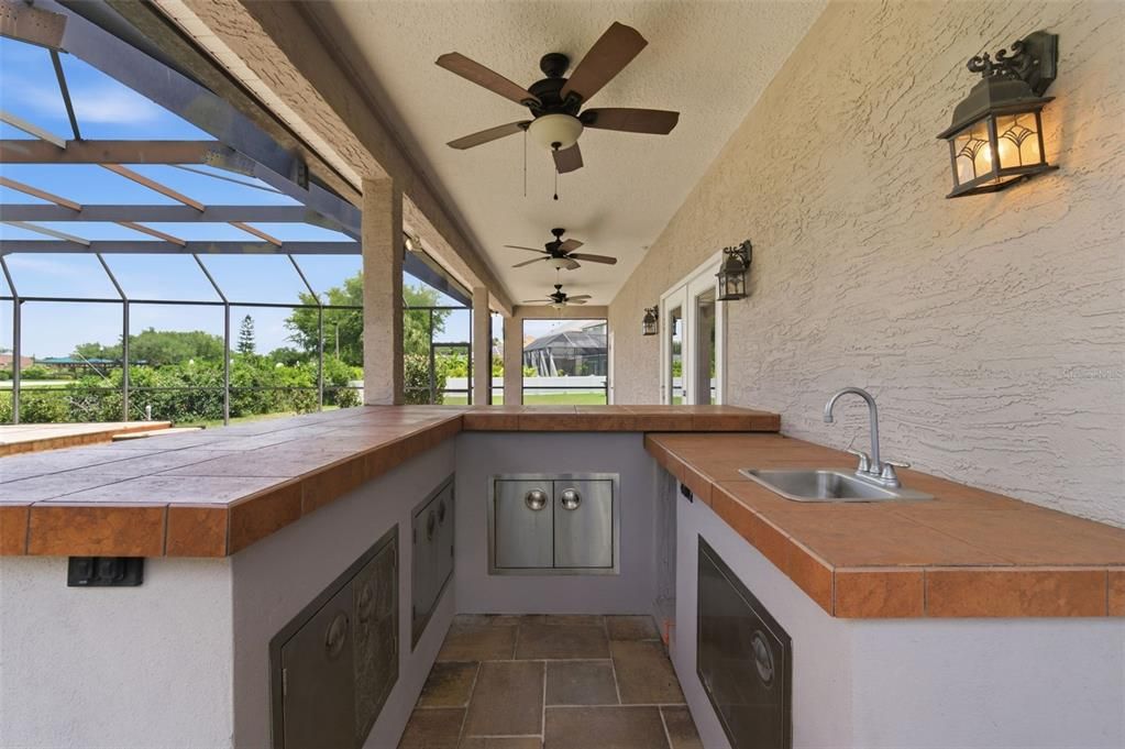 En Venta: $599,900 (6 camas, 3 baños, 2508 Pies cuadrados)