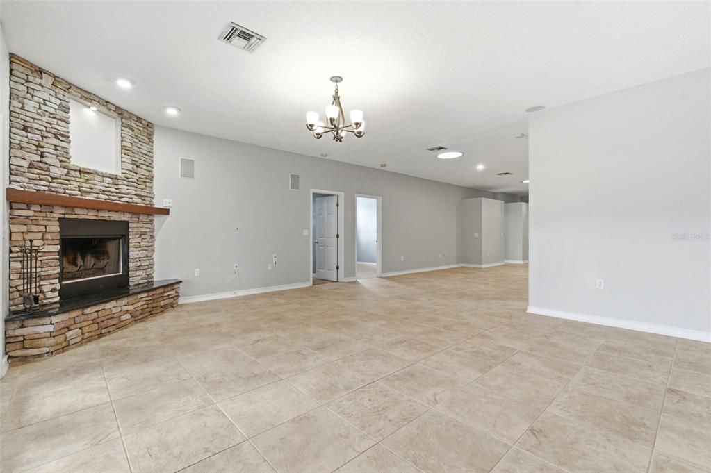 En Venta: $599,900 (6 camas, 3 baños, 2508 Pies cuadrados)