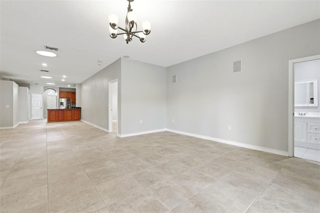 En Venta: $599,900 (6 camas, 3 baños, 2508 Pies cuadrados)