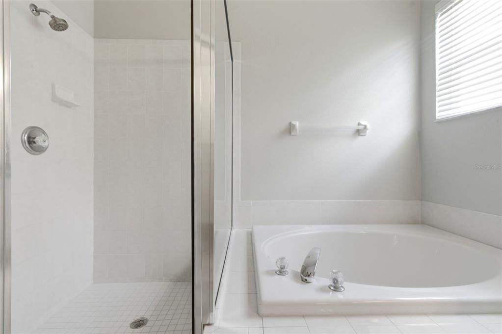 En Venta: $599,900 (6 camas, 3 baños, 2508 Pies cuadrados)