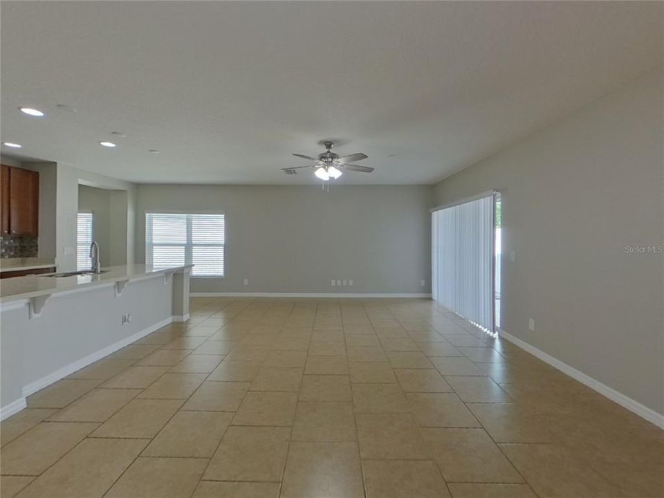 For Rent: $2,459 (4 beds, 2 baths, 1900 Square Feet)