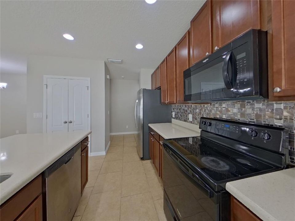 For Rent: $2,459 (4 beds, 2 baths, 1900 Square Feet)