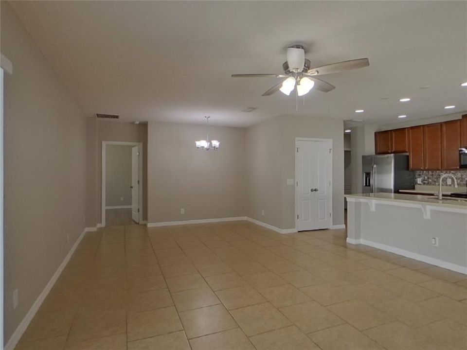 For Rent: $2,459 (4 beds, 2 baths, 1900 Square Feet)