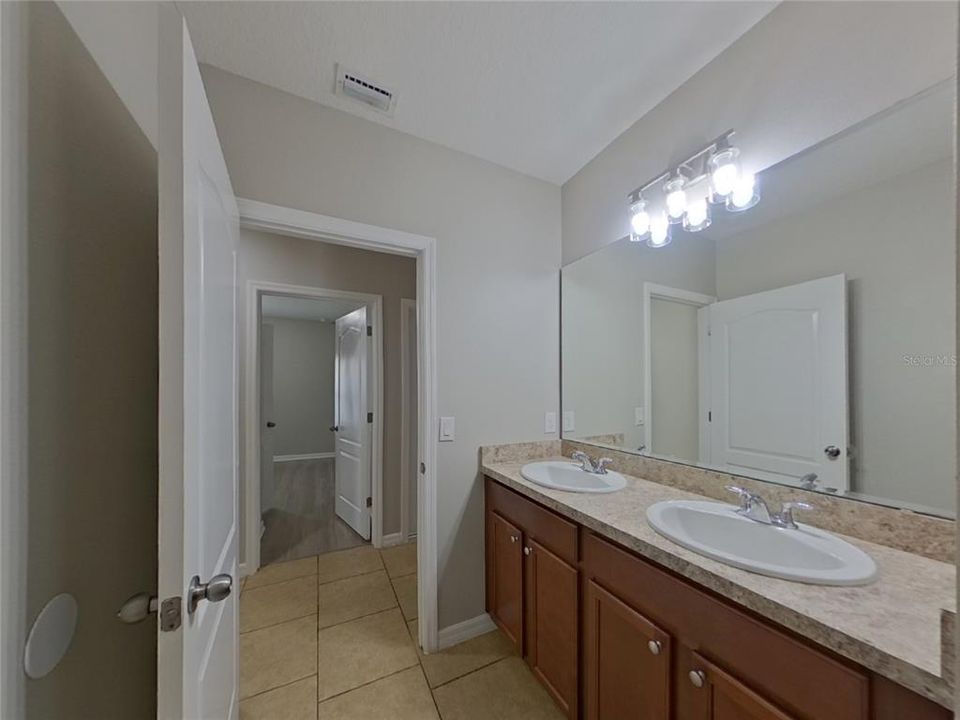For Rent: $2,459 (4 beds, 2 baths, 1900 Square Feet)
