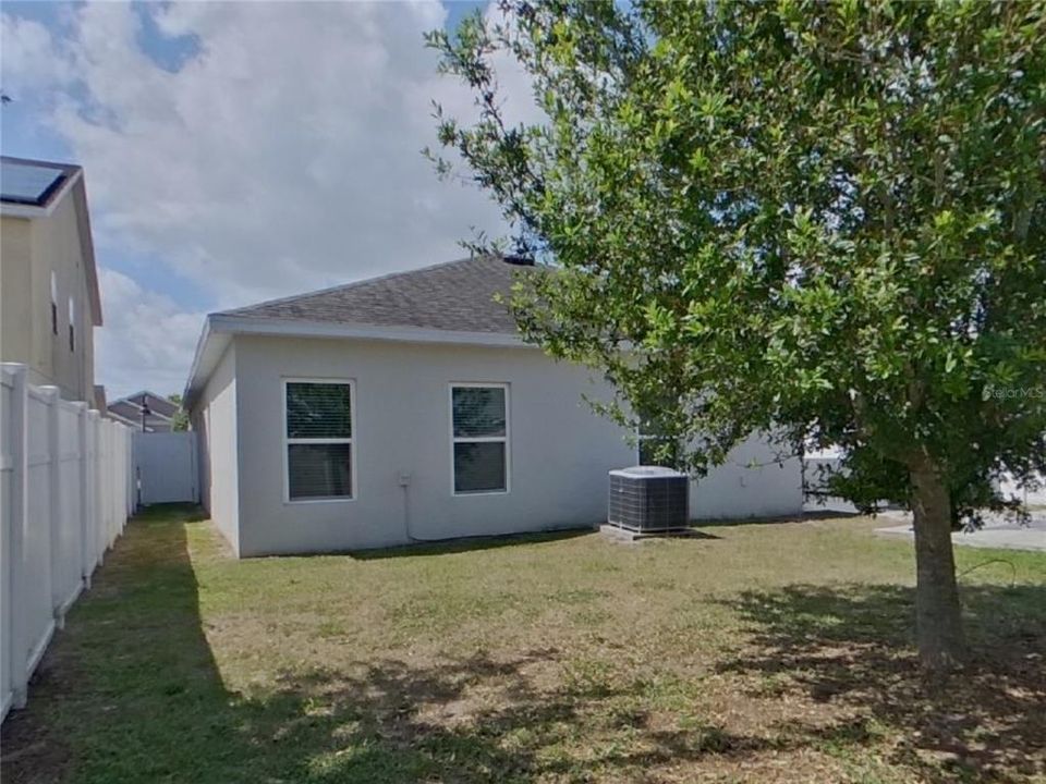 For Rent: $2,459 (4 beds, 2 baths, 1900 Square Feet)