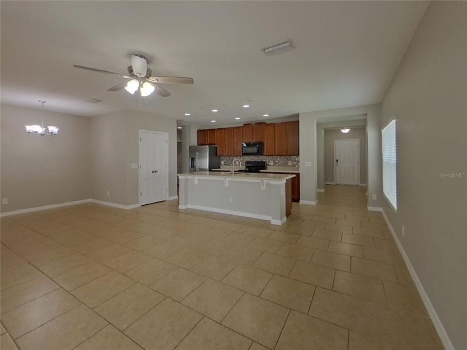 For Rent: $2,459 (4 beds, 2 baths, 1900 Square Feet)