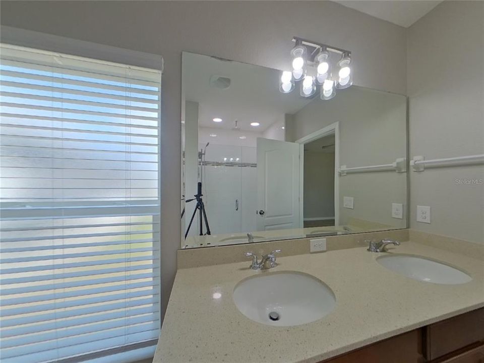 For Rent: $2,459 (4 beds, 2 baths, 1900 Square Feet)