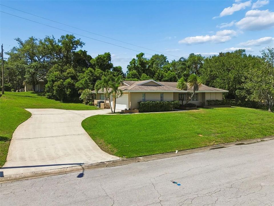 For Sale: $549,000 (3 beds, 2 baths, 1750 Square Feet)