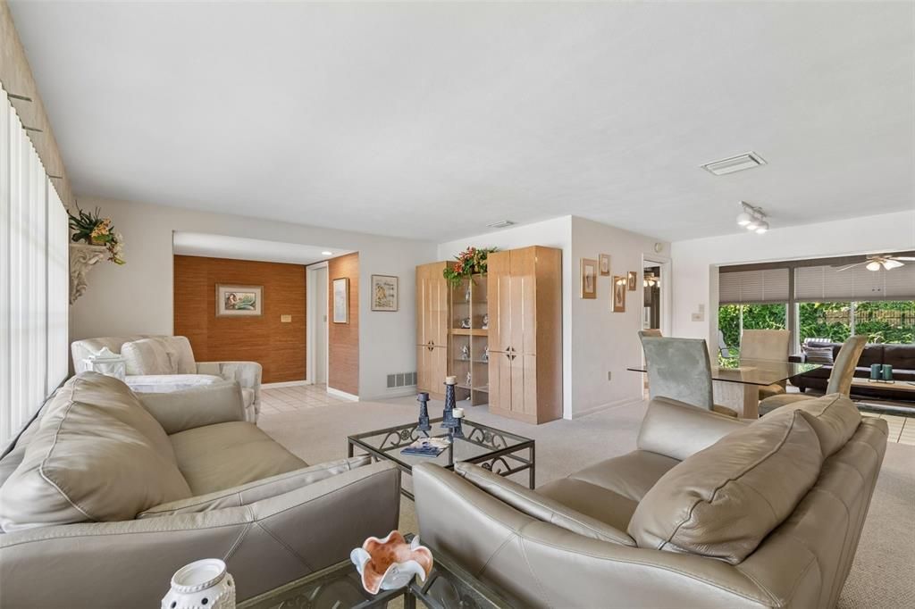 For Sale: $549,000 (3 beds, 2 baths, 1750 Square Feet)