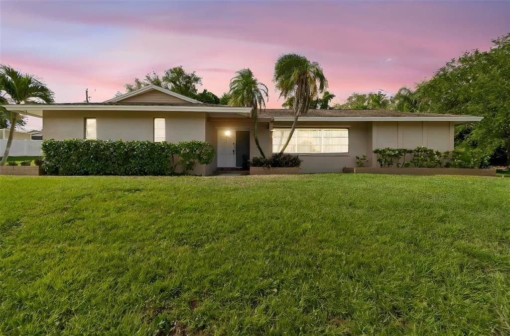 For Sale: $549,000 (3 beds, 2 baths, 1750 Square Feet)