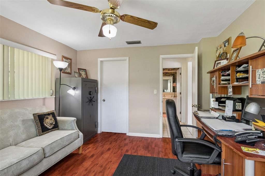 For Sale: $549,000 (3 beds, 2 baths, 1750 Square Feet)