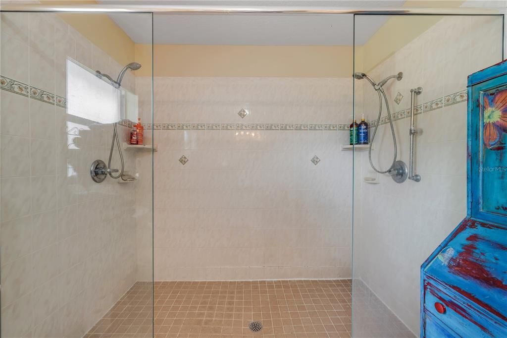 Active With Contract: $440,000 (3 beds, 2 baths, 1741 Square Feet)