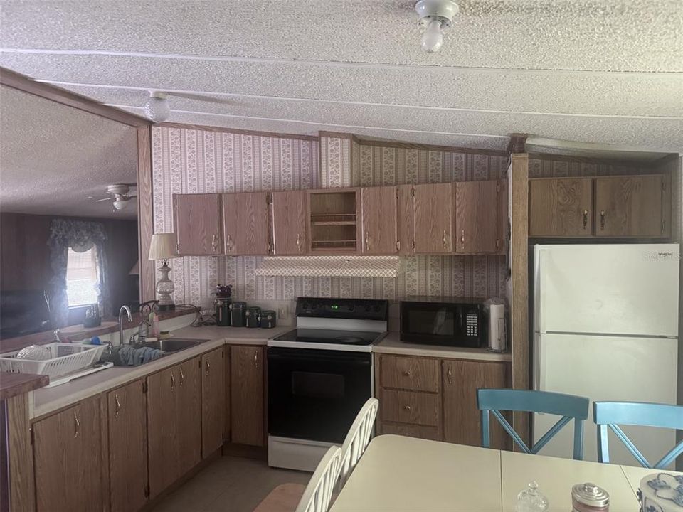 For Sale: $139,900 (2 beds, 2 baths, 1080 Square Feet)