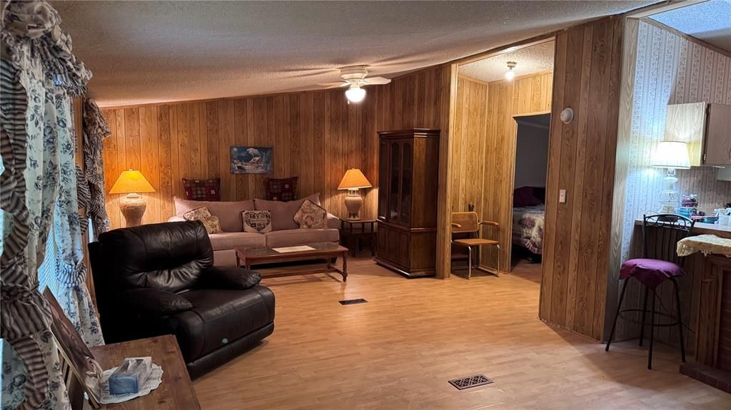 For Sale: $139,900 (2 beds, 2 baths, 1080 Square Feet)