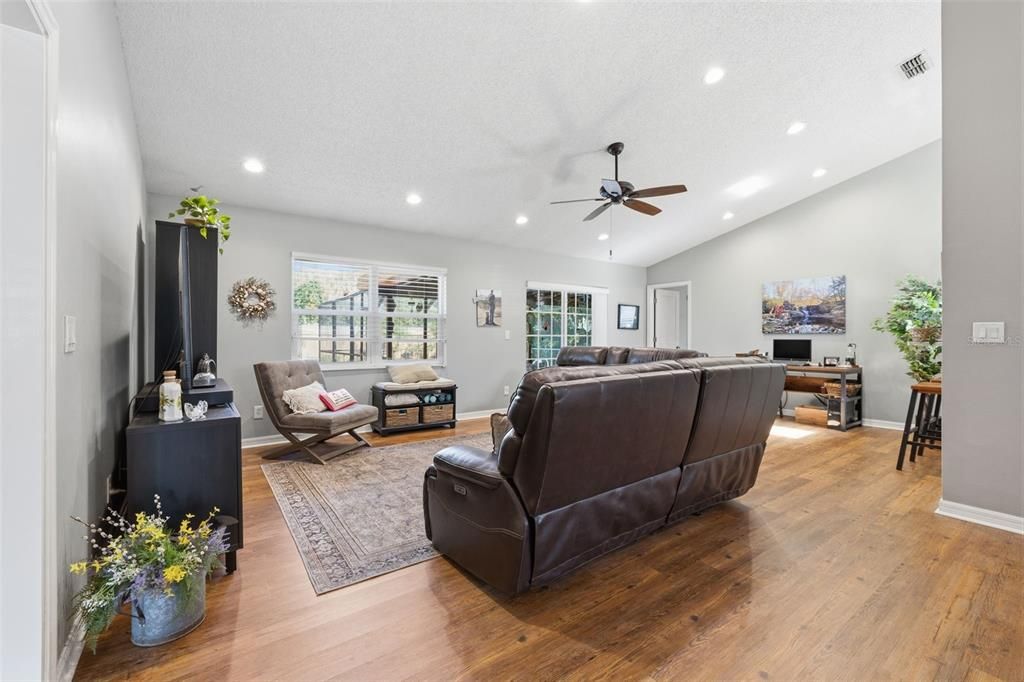 For Sale: $540,000 (3 beds, 2 baths, 1492 Square Feet)
