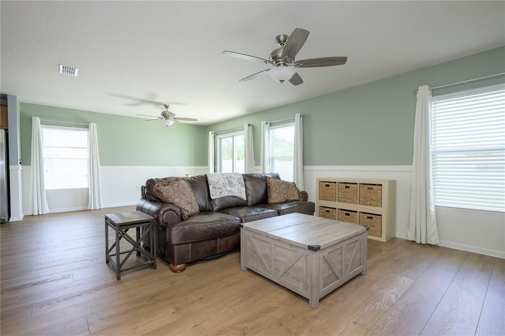 For Rent: $2,100 (3 beds, 2 baths, 1554 Square Feet)