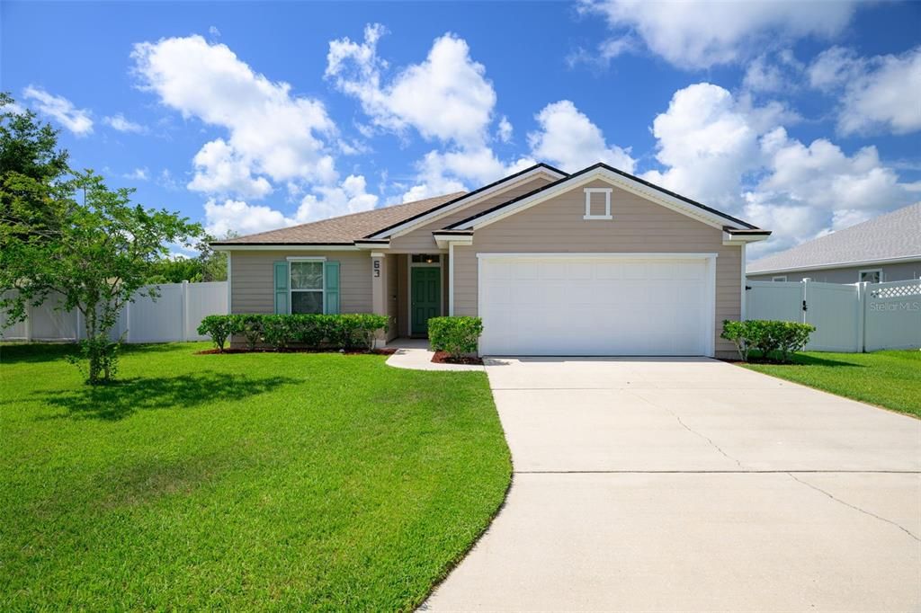 For Rent: $2,100 (3 beds, 2 baths, 1554 Square Feet)