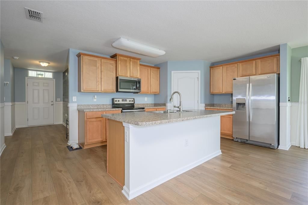 For Rent: $2,100 (3 beds, 2 baths, 1554 Square Feet)