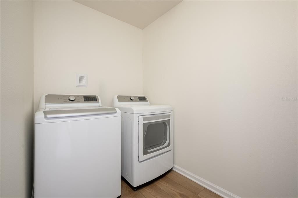 For Rent: $2,100 (3 beds, 2 baths, 1554 Square Feet)