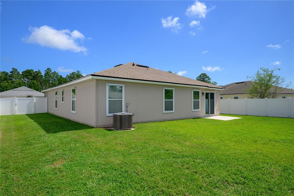 For Rent: $2,100 (3 beds, 2 baths, 1554 Square Feet)