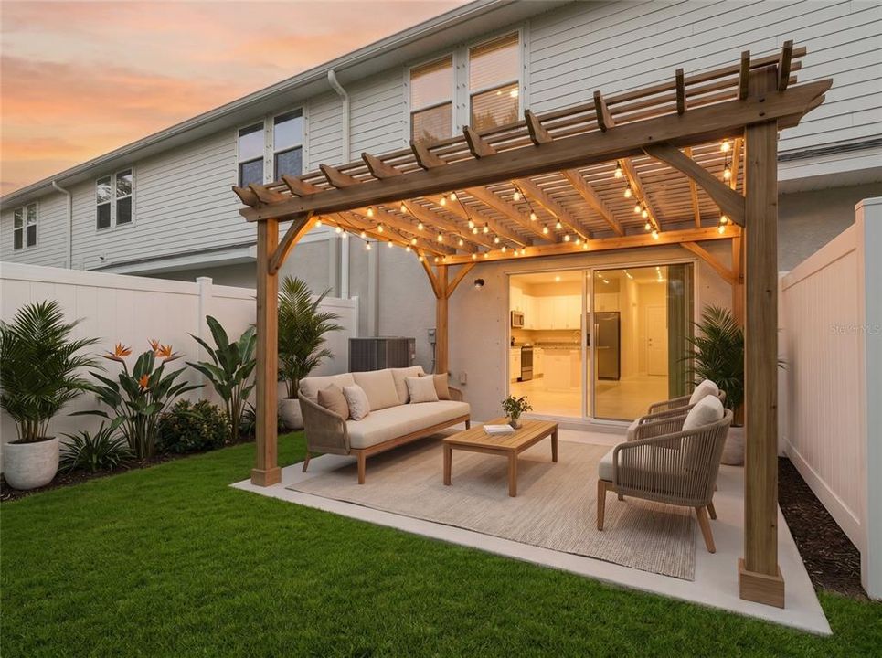 Active With Contract: $2,050 (3 beds, 2 baths, 1373 Square Feet)