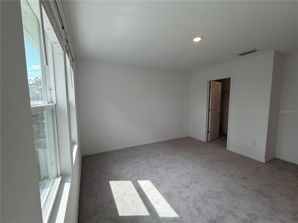 Active With Contract: $2,050 (3 beds, 2 baths, 1373 Square Feet)