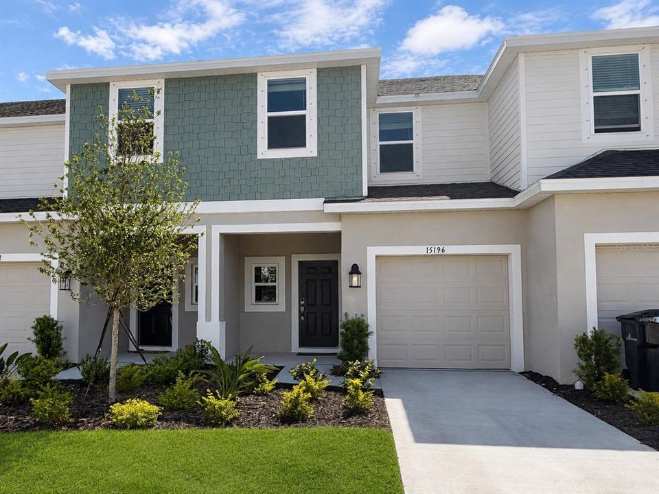 Active With Contract: $2,050 (3 beds, 2 baths, 1373 Square Feet)