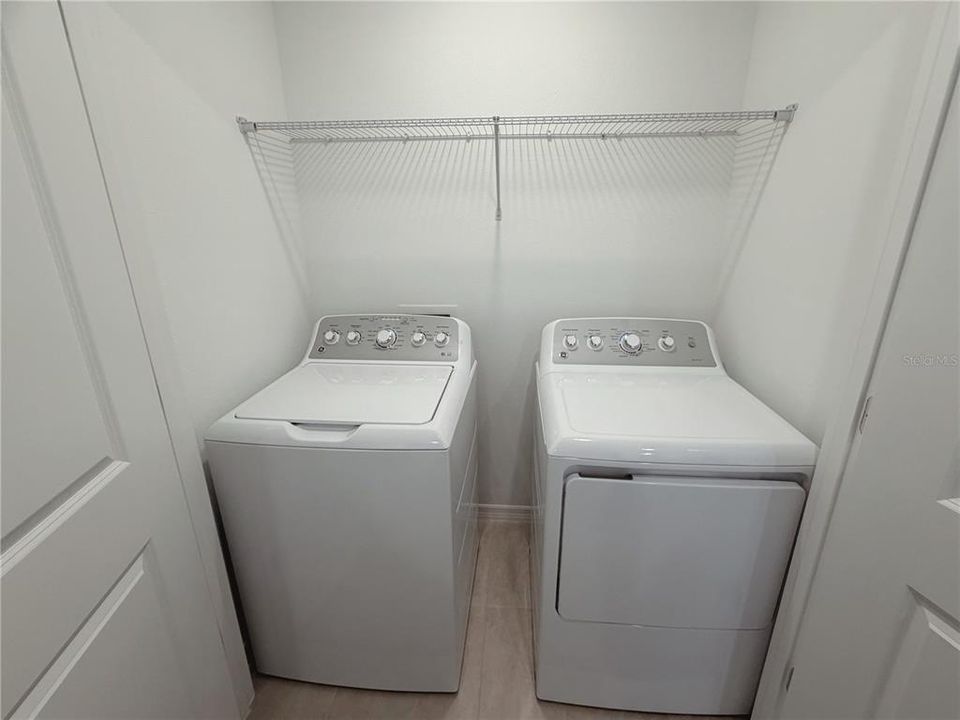 Active With Contract: $2,050 (3 beds, 2 baths, 1373 Square Feet)