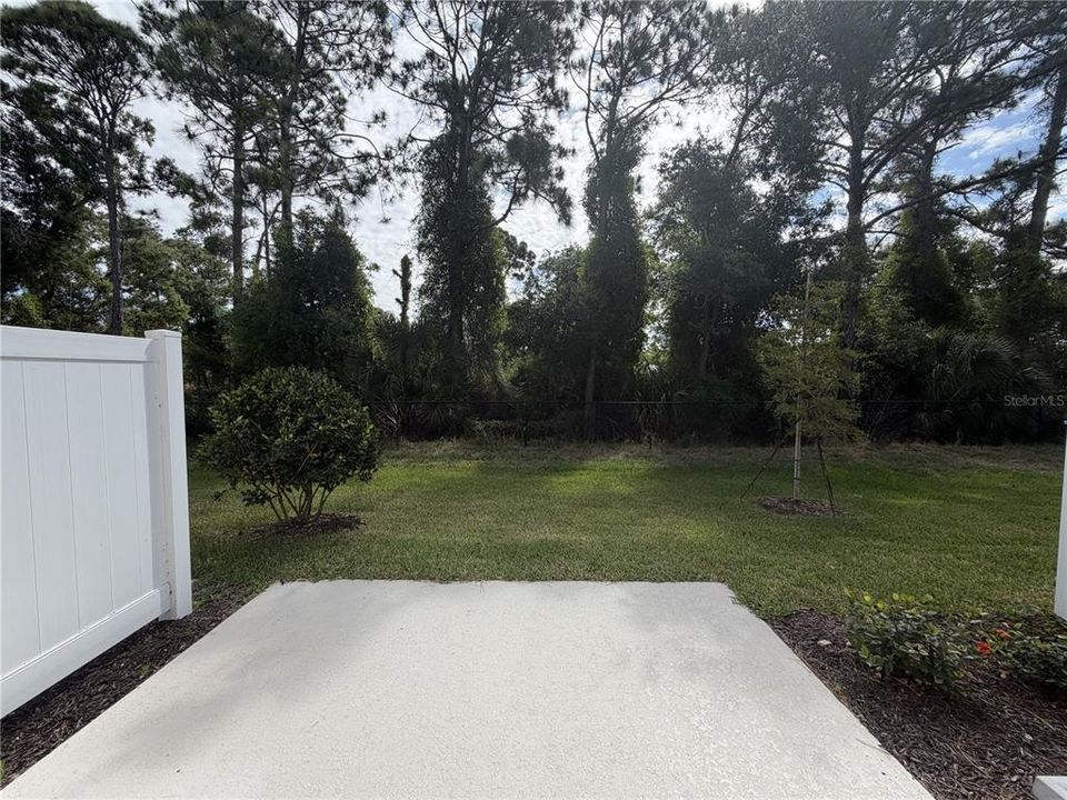 Active With Contract: $2,050 (3 beds, 2 baths, 1373 Square Feet)