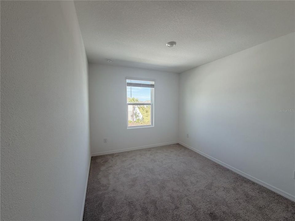 Active With Contract: $2,050 (3 beds, 2 baths, 1373 Square Feet)
