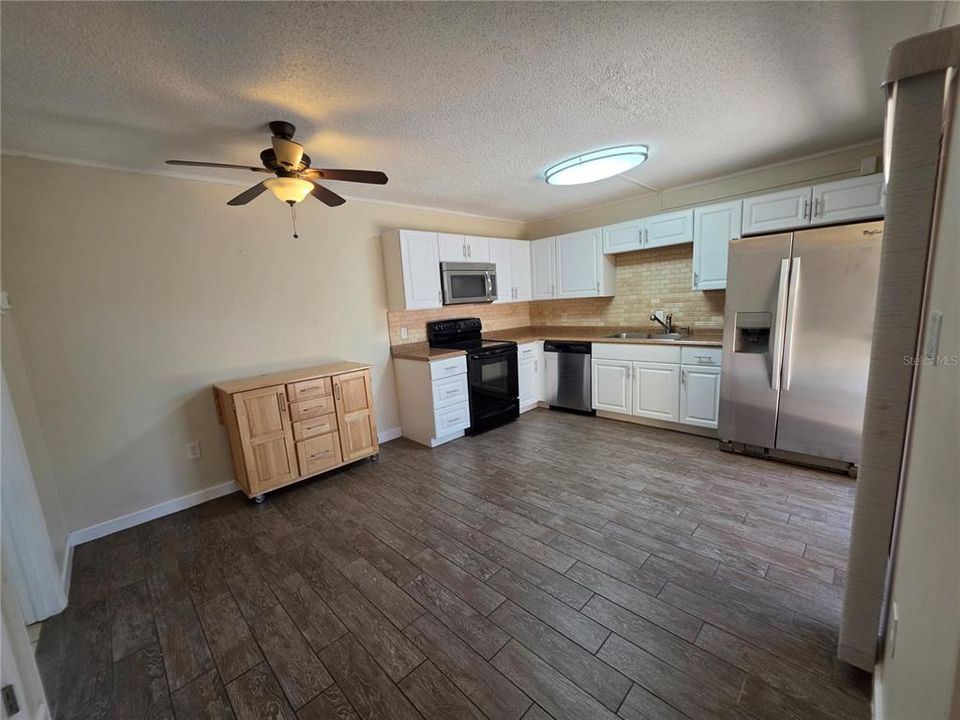 For Rent: $2,200 (2 beds, 2 baths, 1328 Square Feet)