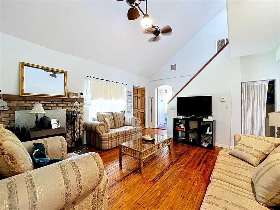 Active With Contract: $589,500 (4 beds, 3 baths, 2995 Square Feet)