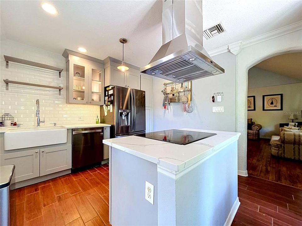 Active With Contract: $589,500 (4 beds, 3 baths, 2995 Square Feet)