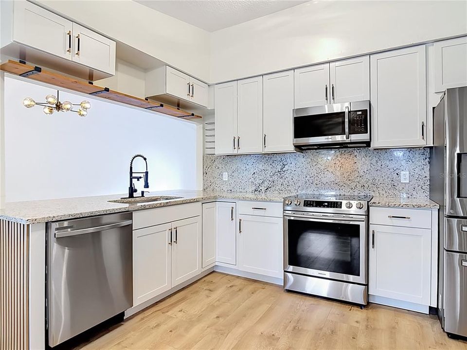 На продажу: $349,000 (3 спален, 2 ванн, 1598 Квадратных фут)