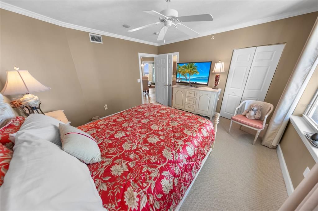 For Sale: $720,000 (3 beds, 3 baths, 2072 Square Feet)