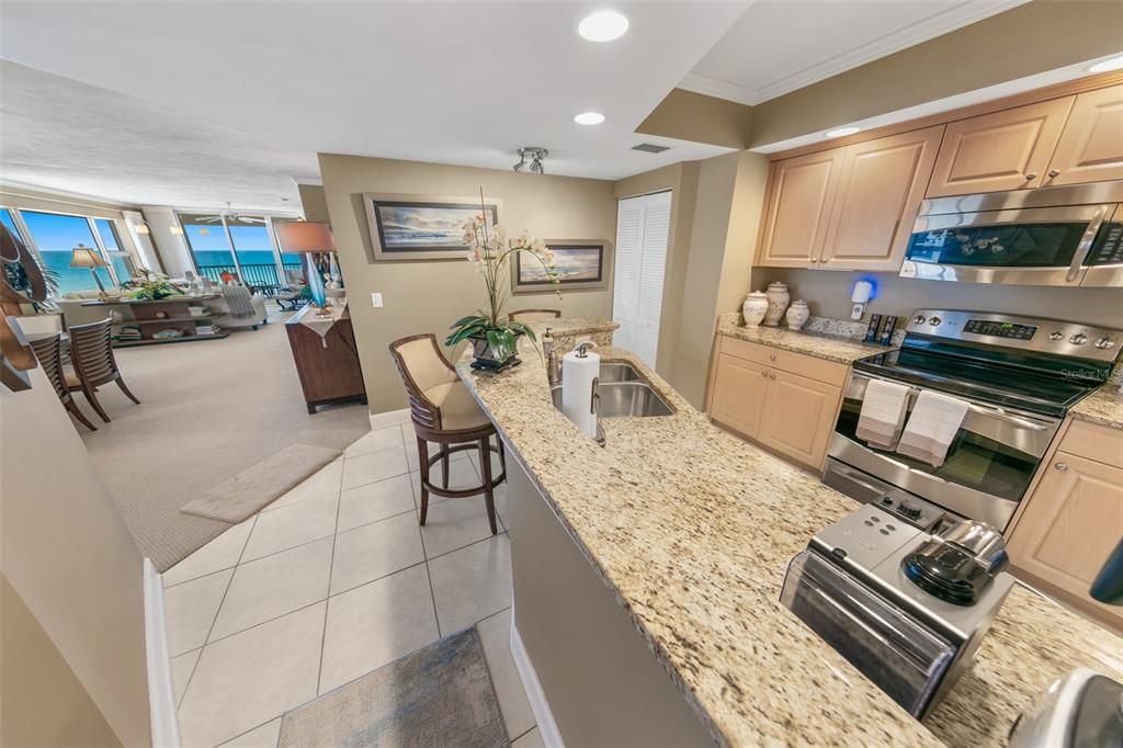 For Sale: $720,000 (3 beds, 3 baths, 2072 Square Feet)