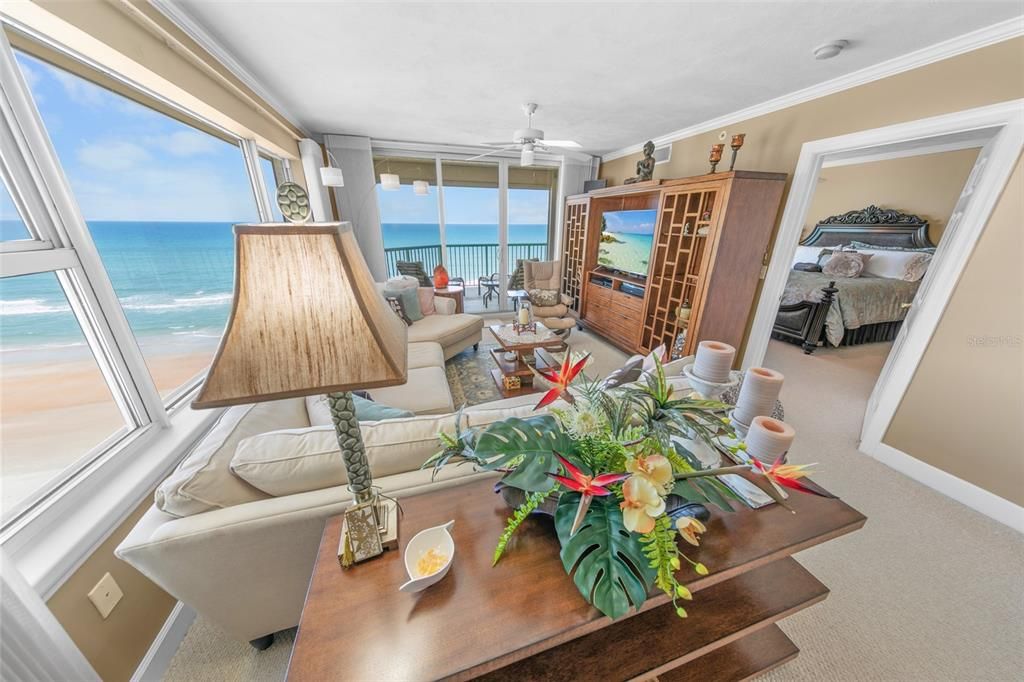 For Sale: $720,000 (3 beds, 3 baths, 2072 Square Feet)