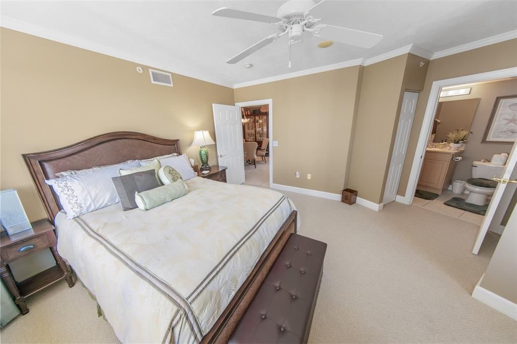 For Sale: $720,000 (3 beds, 3 baths, 2072 Square Feet)