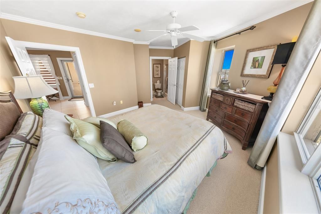For Sale: $720,000 (3 beds, 3 baths, 2072 Square Feet)