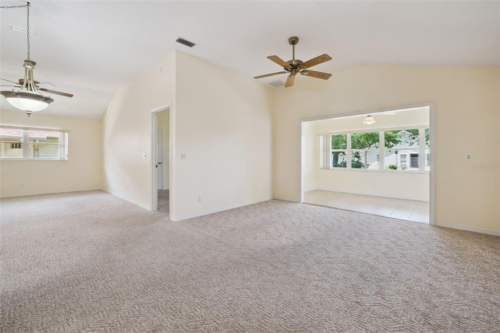 For Sale: $229,900 (2 beds, 2 baths, 1332 Square Feet)