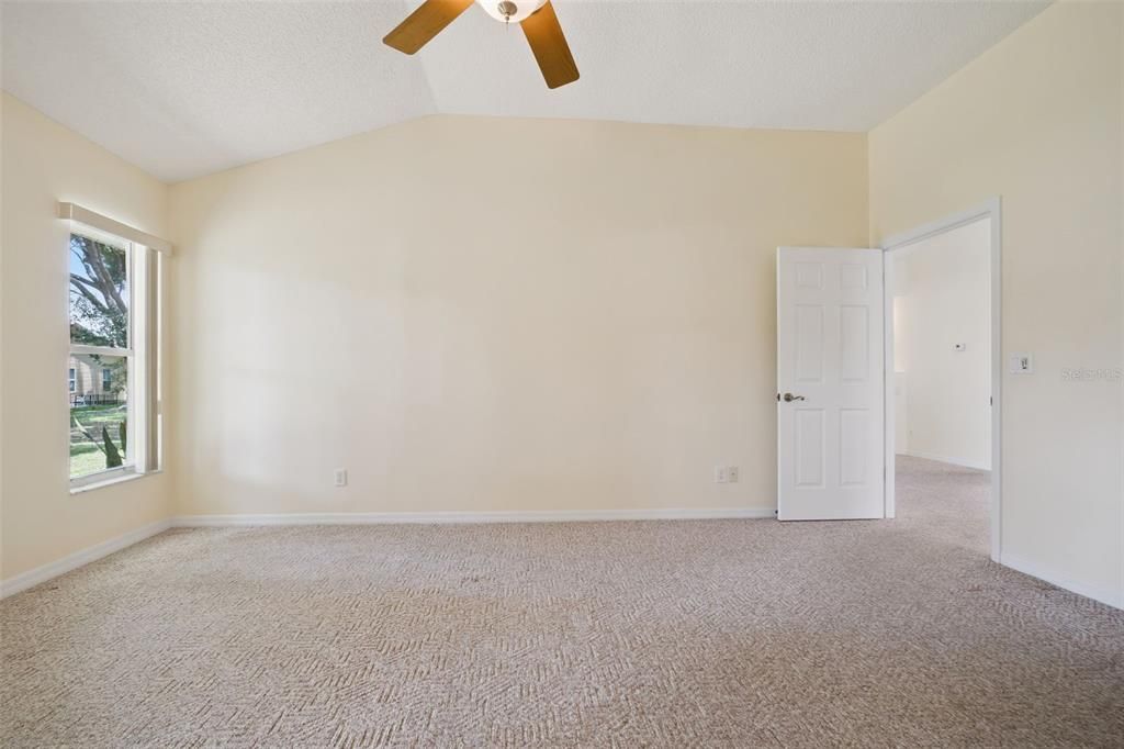 For Sale: $229,900 (2 beds, 2 baths, 1332 Square Feet)