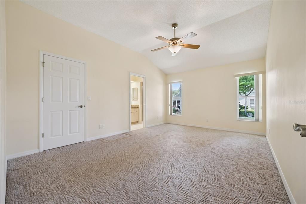 For Sale: $229,900 (2 beds, 2 baths, 1332 Square Feet)